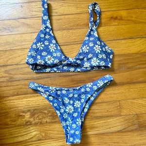 NWOT Shein Bikini with Daisys